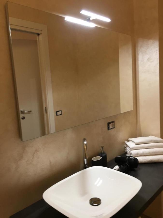 Cute And Cozy Apartment Train Station Bergamo Esterno foto