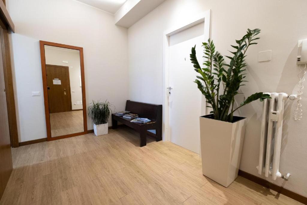 Cute And Cozy Apartment Train Station Bergamo Esterno foto